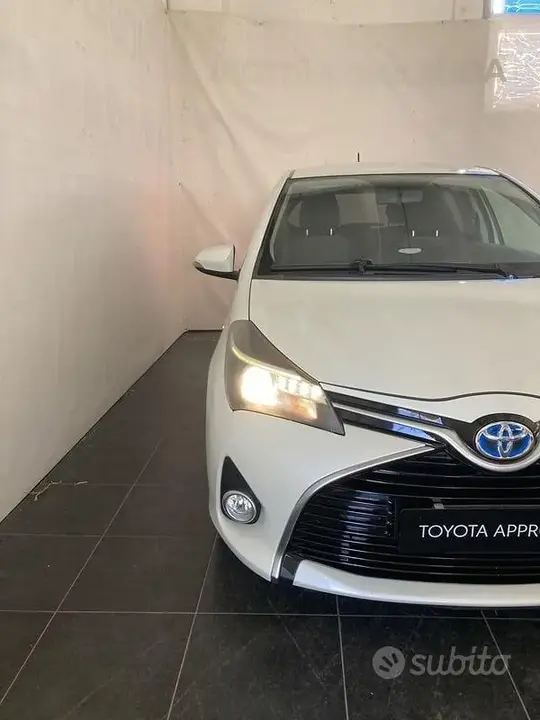 Toyota Yaris 2015 photo 2