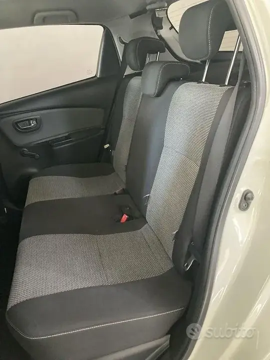 Toyota Yaris 2015 photo 5