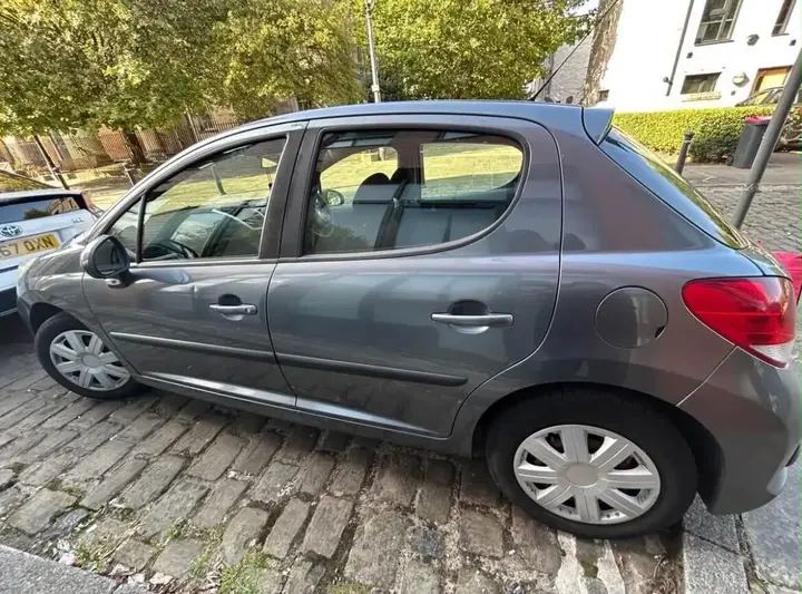 Peugeot 207 2009 photo 3