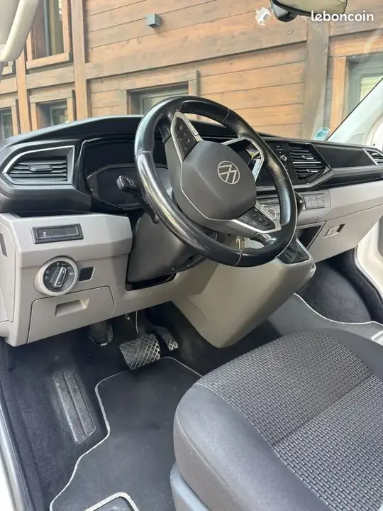 Volkswagen Transporter 2023 photo 2