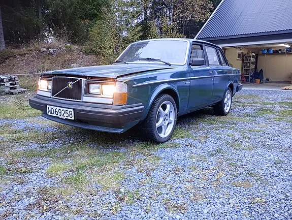 Volvo 244 1982 photo 2
