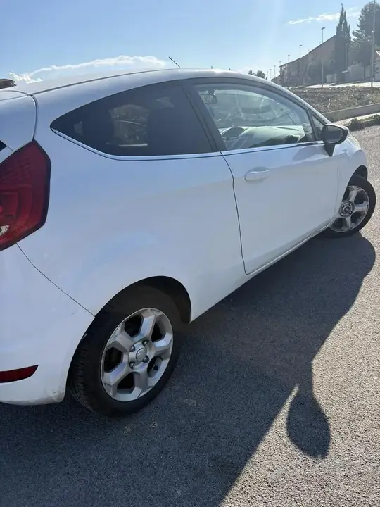 Ford Fiesta 2010 photo 4