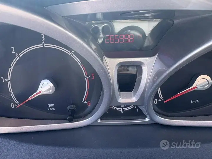 Ford Fiesta 2010 photo 2