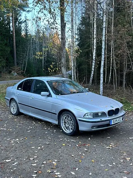 BMW 523I