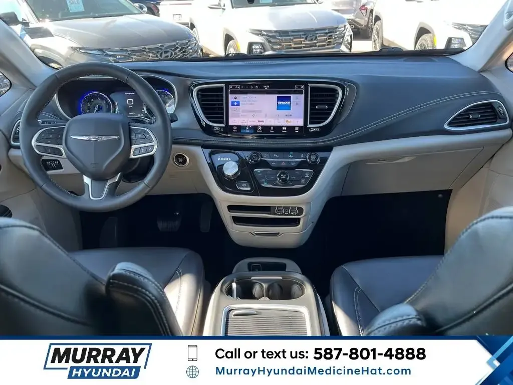 Chrysler Pacifica 2023 photo 2