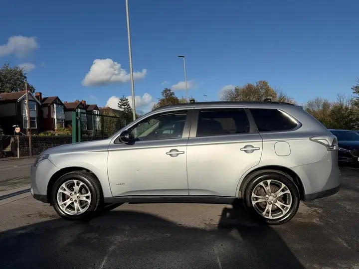 Mitsubishi Outlander 2013 photo 2