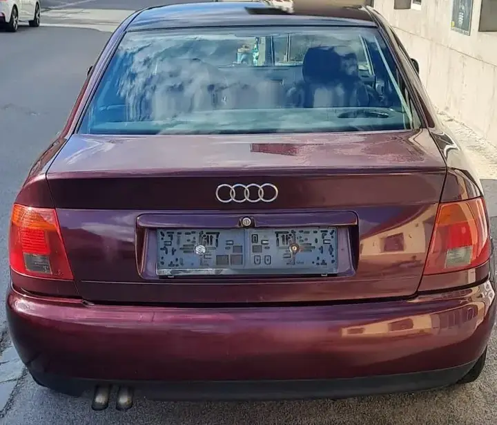 Audi A4 1993 photo 2