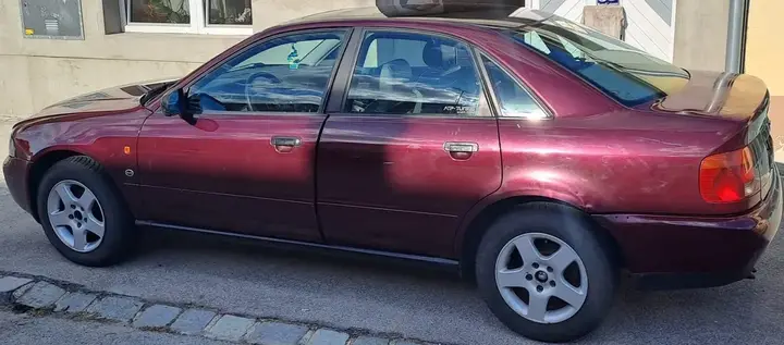 Audi A4 1993 photo 3