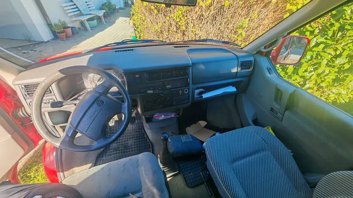 Volkswagen T4 1998 photo 3