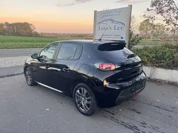 Peugeot 208 2022 photo 3