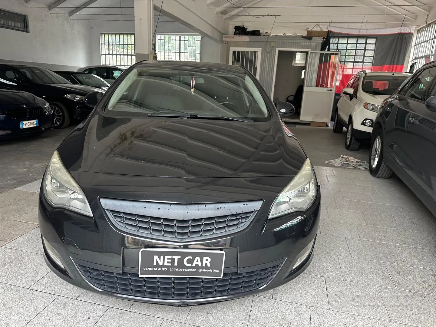 Opel Astra 2011 photo 2