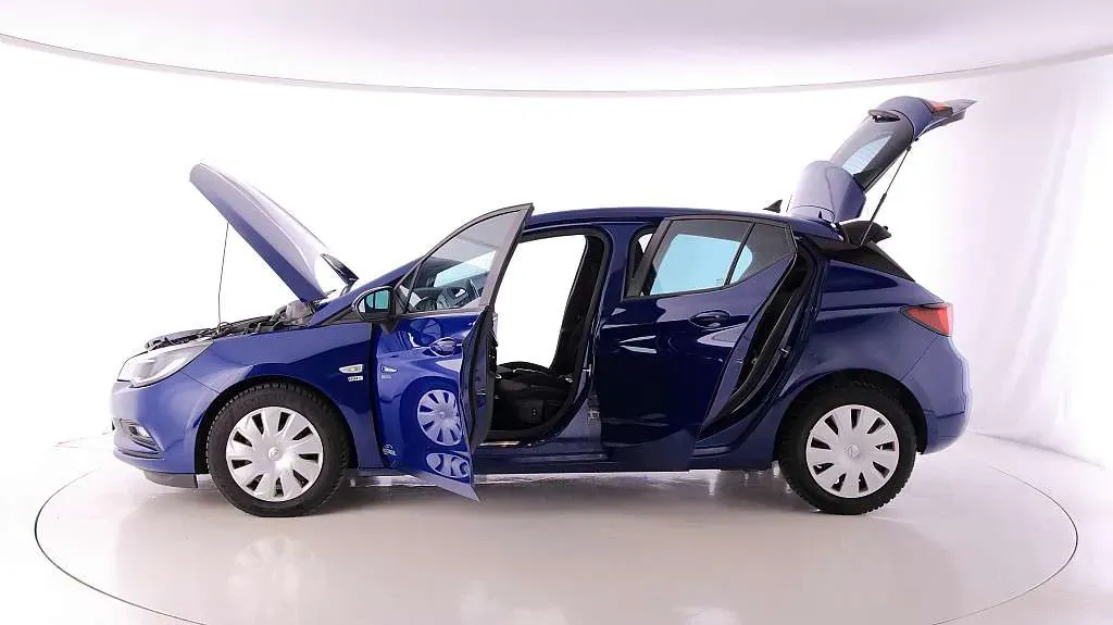 Opel Astra 2019 photo 2