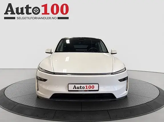 Tesla Model Y 2026 photo 2