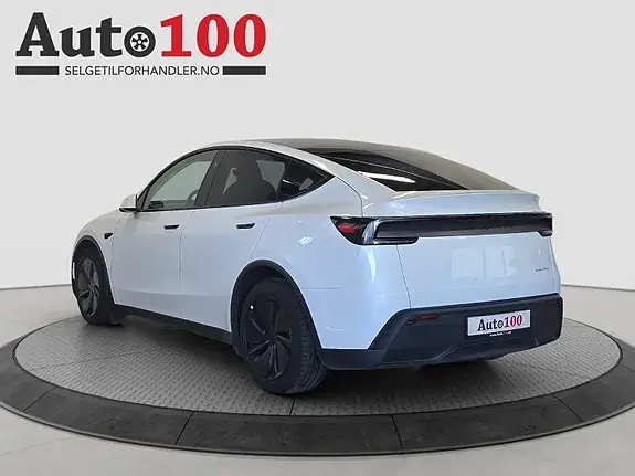 Tesla Model Y 2026 photo 4