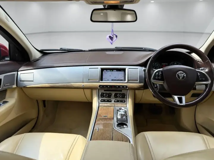 Jaguar Xf 2014 photo 3