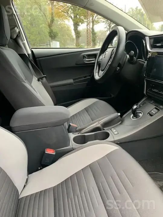 Toyota Auris 2017 photo 2