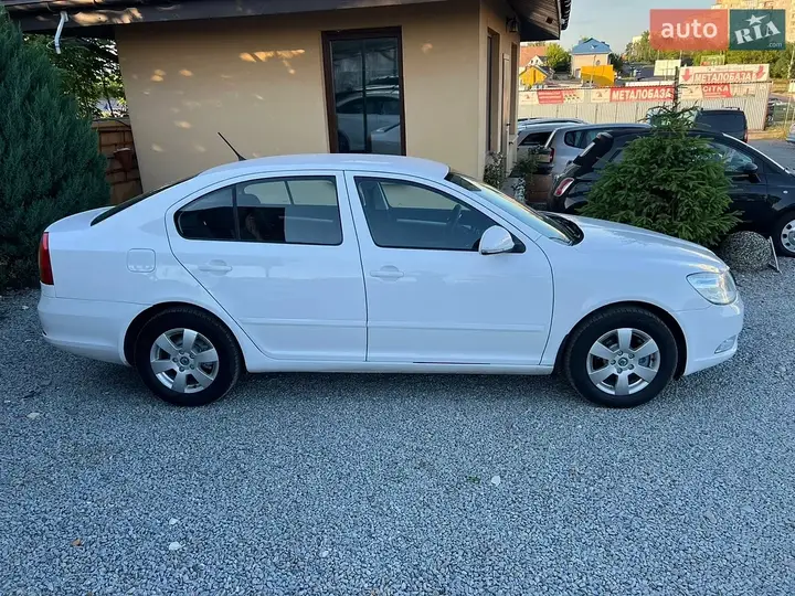 Skoda Octavia 2011 photo 3