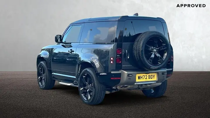 Land Rover Defender 2023 photo 2