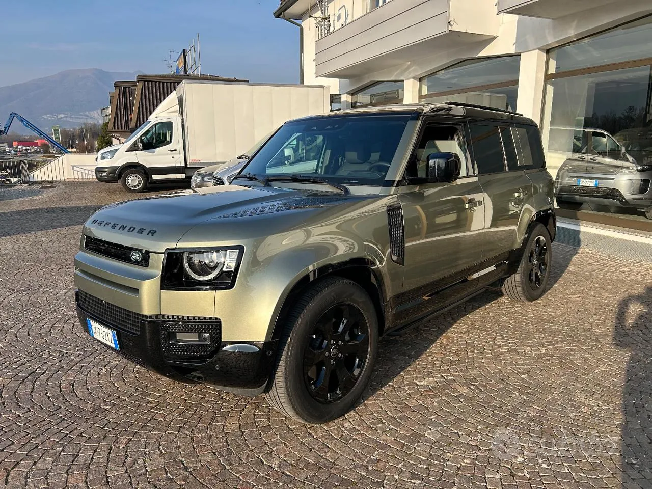 Land Rover Defender 2025 photo 2