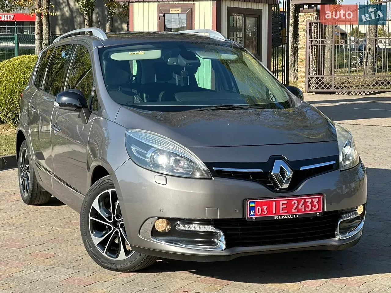 Renault Grand Scenic 2015 photo 2