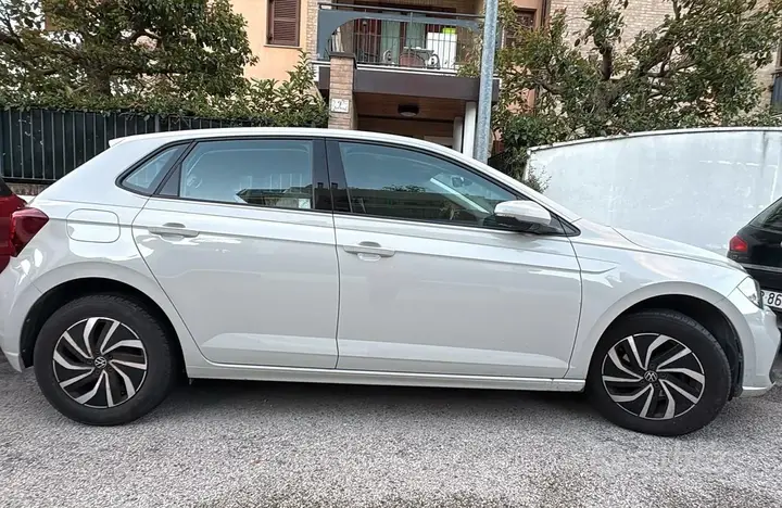 Volkswagen Polo 2023 photo 2