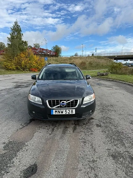 Volvo V70 2011 photo 2