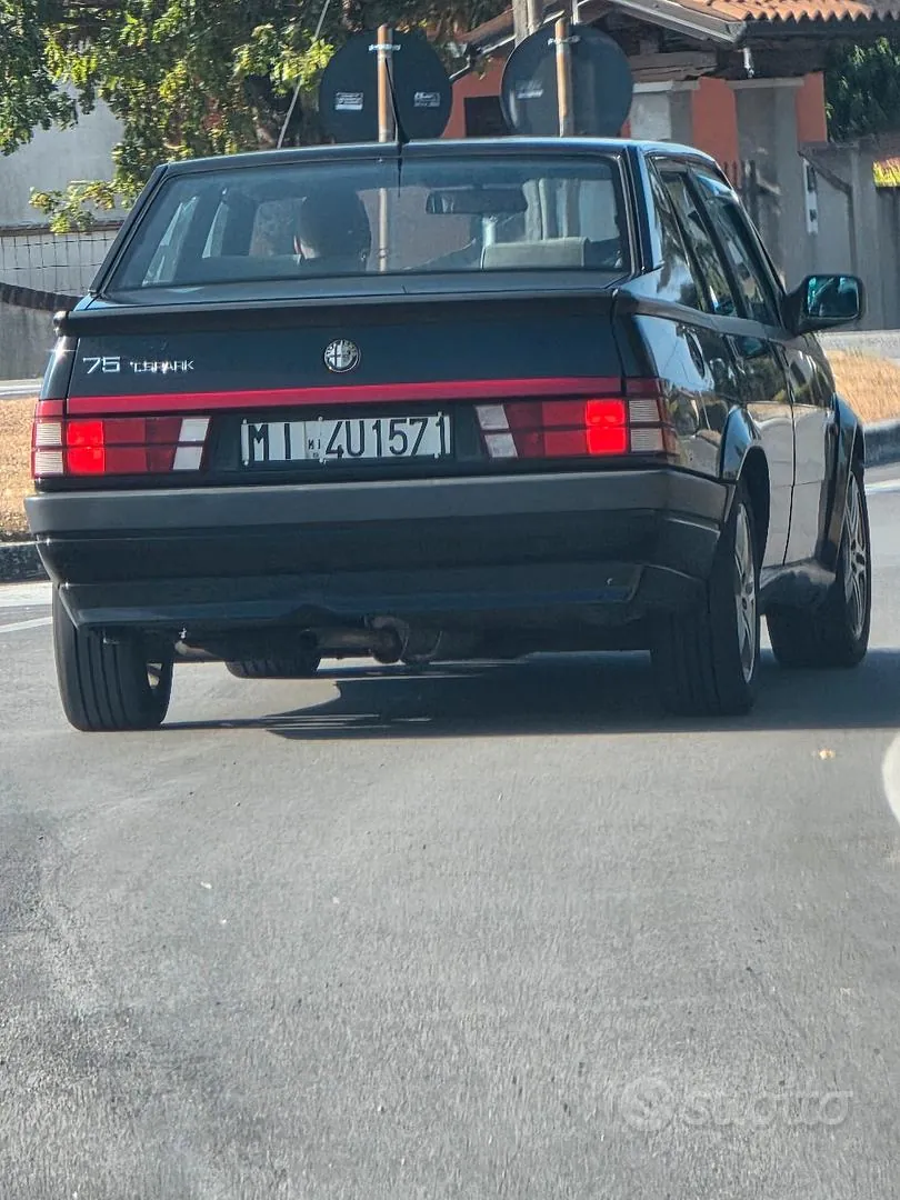 Alfa Romeo 75