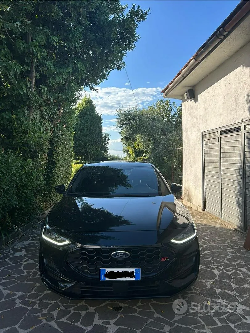 Ford Focus 2023 photo 2
