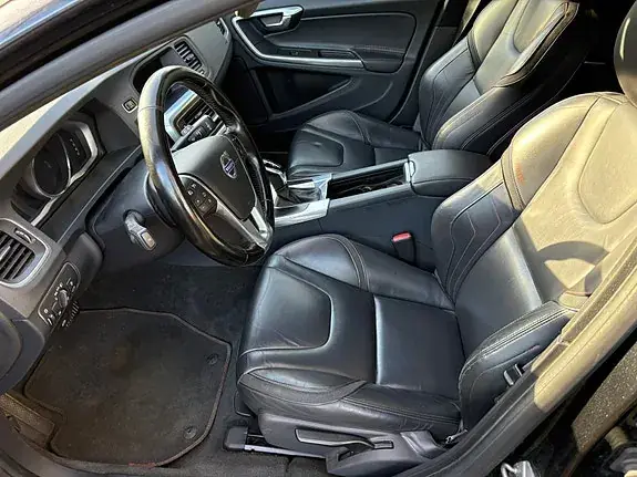 Volvo V60 2015 photo 2