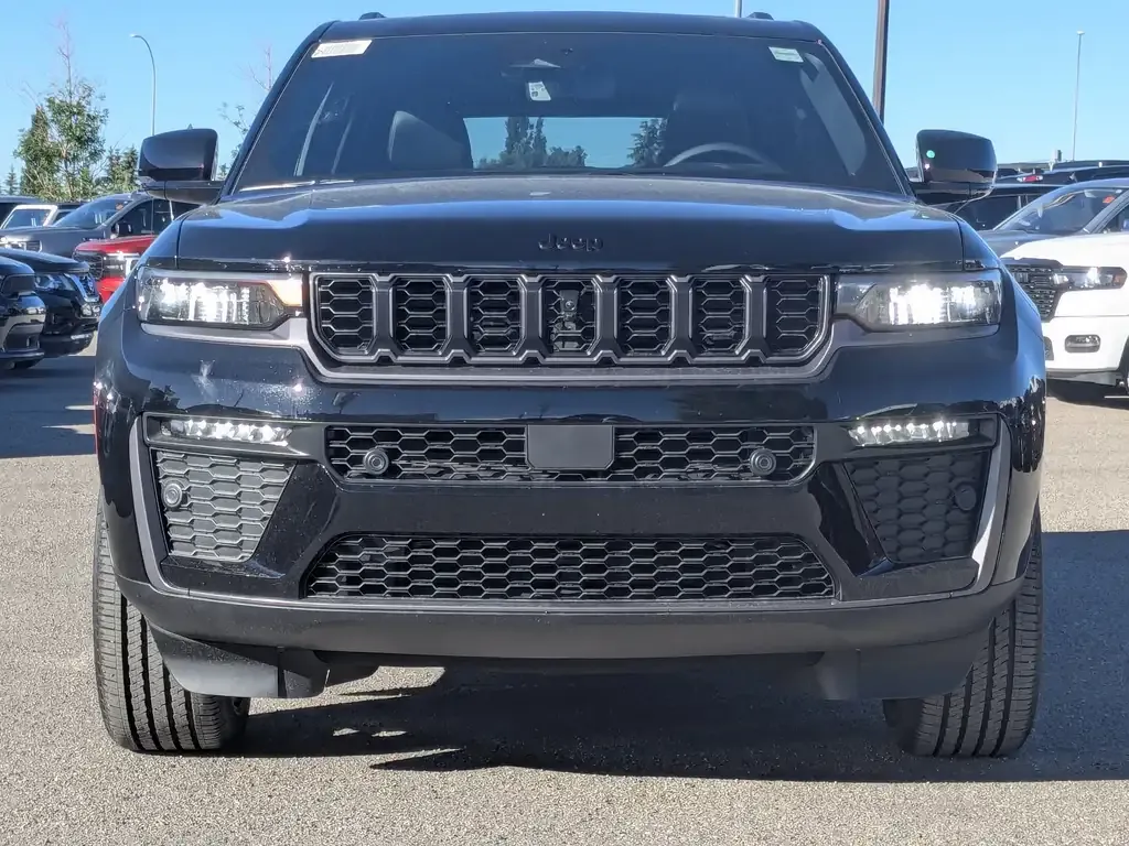 Jeep Grand Cherokee 2026 photo 3