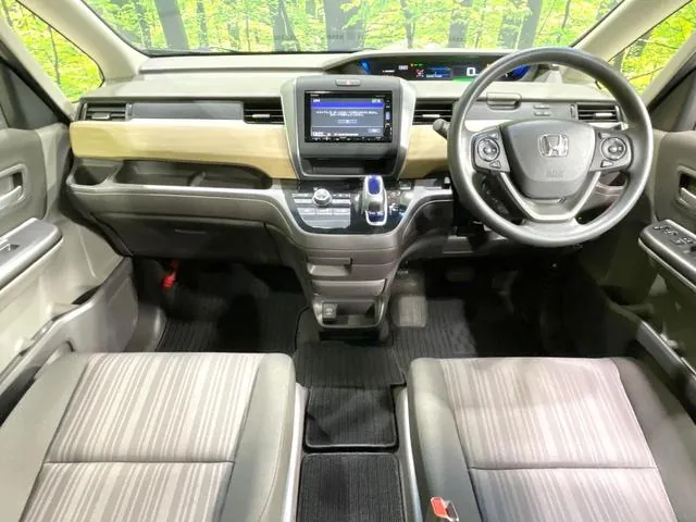 Honda Fit Hybrid 2016 photo 2
