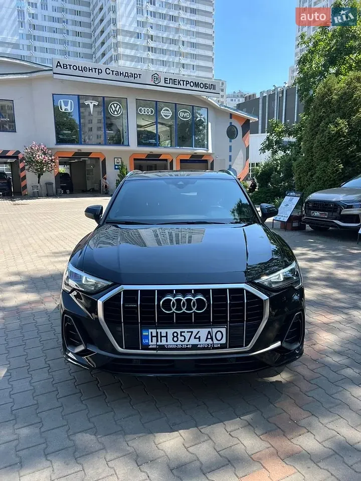 Audi Q3 2021 photo 2