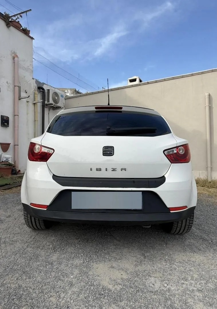 Seat Ibiza 2011 photo 3