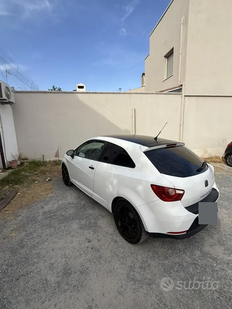 Seat Ibiza 2011 photo 2
