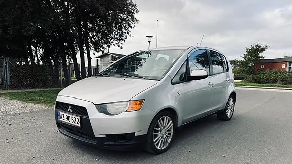 Mitsubishi Colt 2010 photo 2