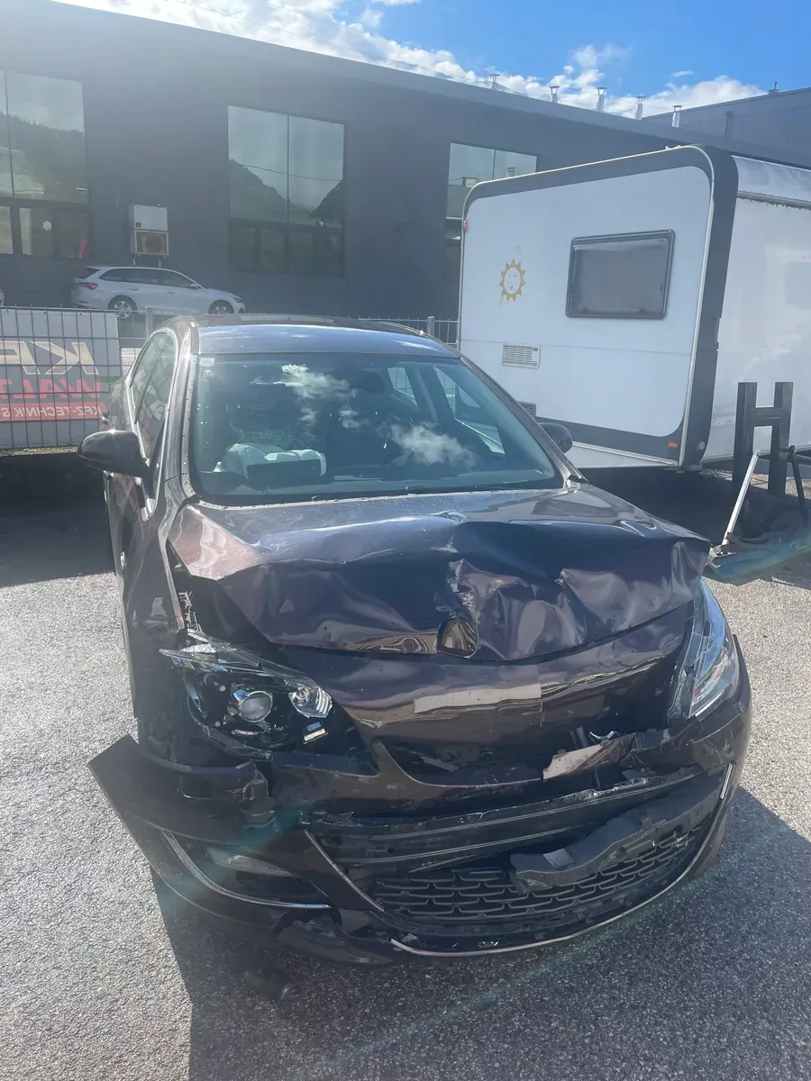 Opel Astra 2012 photo 2