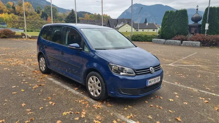 Volkswagen Touran 2011 photo 3