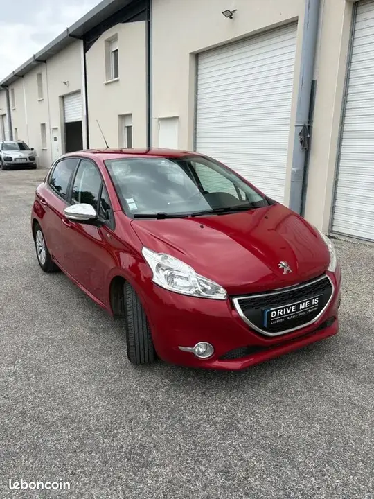 Peugeot 208 2015 photo 3
