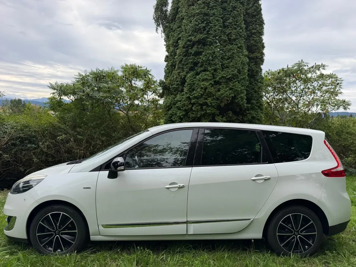 Renault Scenic 2012 photo 3