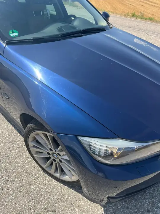 BMW 3 Series 2011 photo 2
