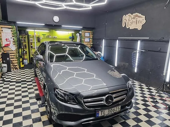 Mercedes-Benz E200