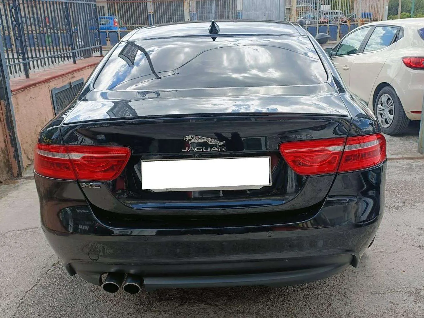 Jaguar Xe 2017 photo 5