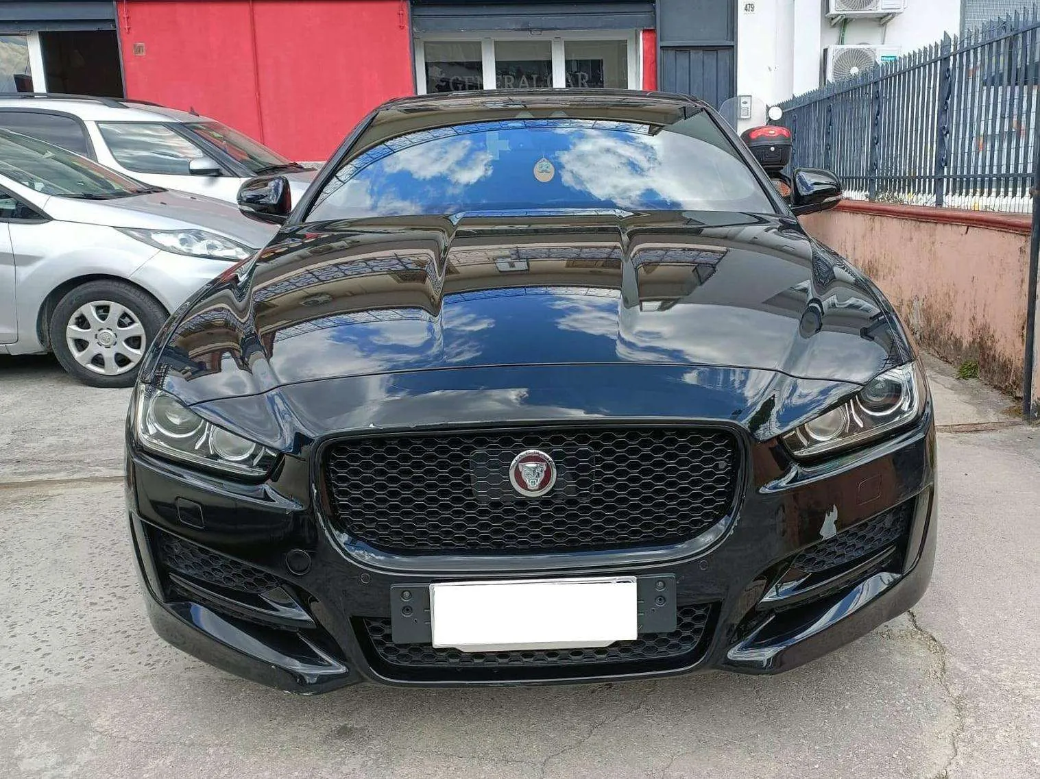 Jaguar Xe 2017 photo 2