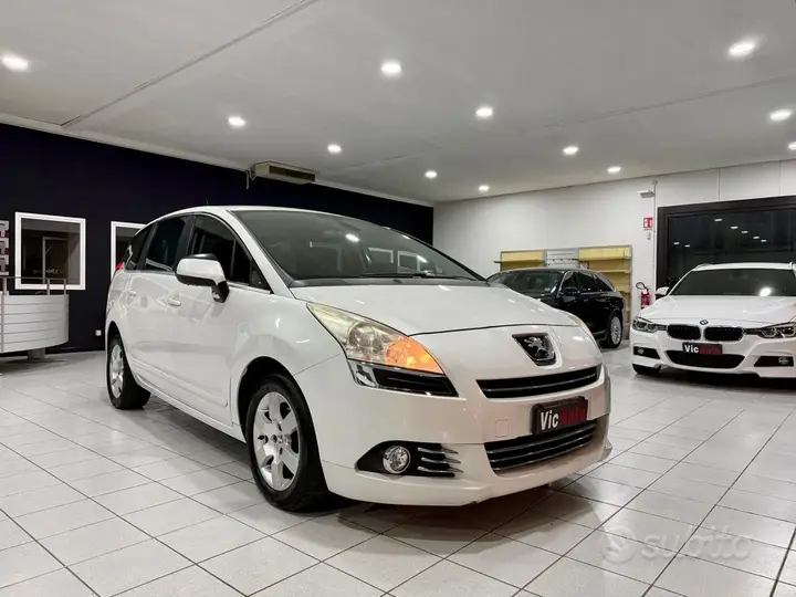 Peugeot 5008 2011 photo 3