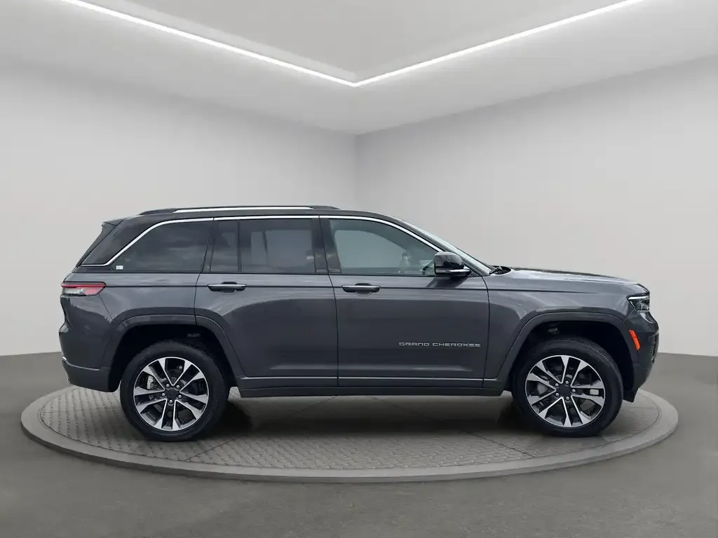Jeep Grand Cherokee 2024 photo 3