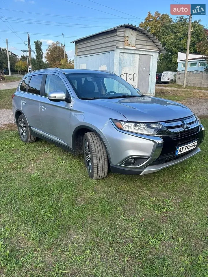 Mitsubishi Outlander 2017 photo 2