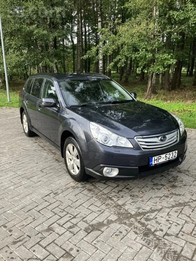 Subaru Outback 2011 photo 2