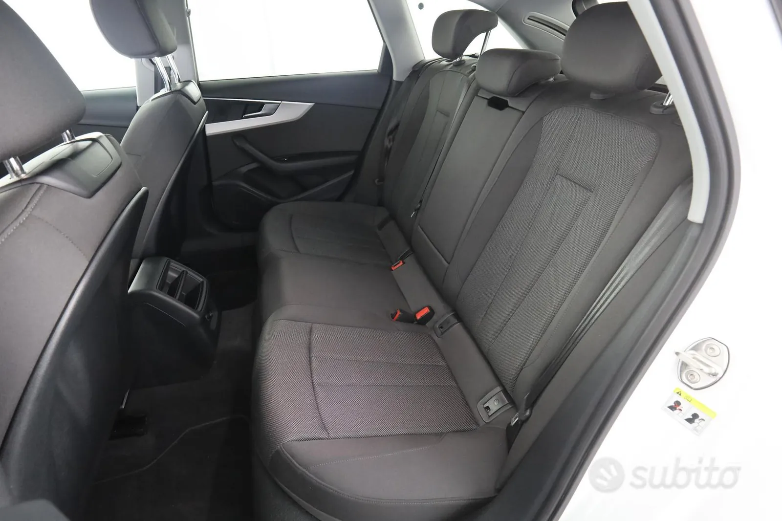 Audi A4 2022 photo 3