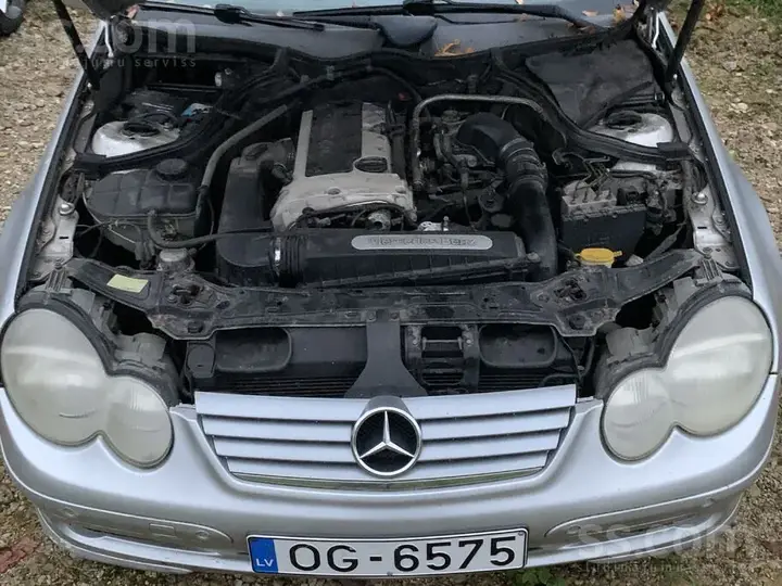 Mercedes-Benz C200 2001 photo 3