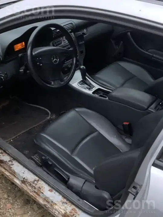 Mercedes-Benz C200 2001 photo 2